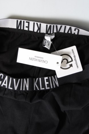 Дамски къс панталон Calvin Klein, Размер M, Цвят Черен, Цена 203,29 лв.