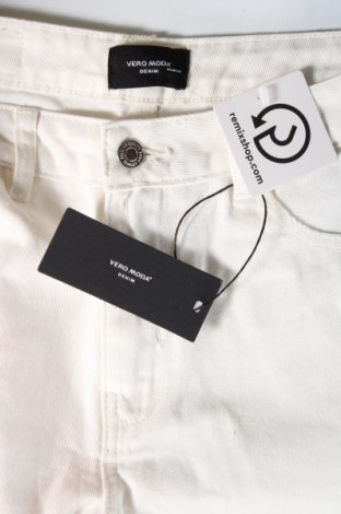 Pantaloni scurți de femei Vero Moda, Mărime M, Culoare Ecru, Preț 56,99 Lei