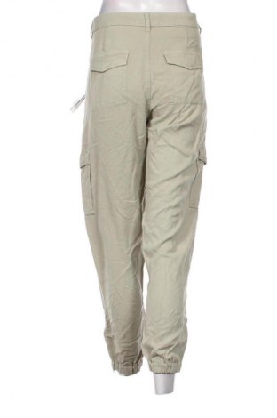 Pantaloni de femei Guess, Mărime M, Culoare Verde, Preț 124,99 Lei