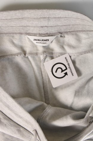 Pánské kraťasy Jack & Jones, Velikost XL, Barva Šedá, Cena  359,00 Kč