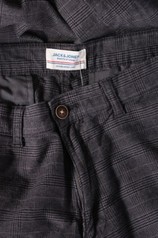 Pantaloni de bărbați Jack & Jones, Mărime L, Culoare Gri, Preț 68,99 Lei