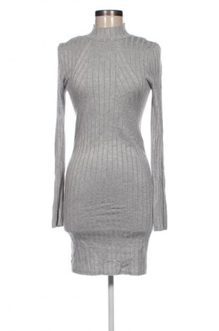 Kleid Stradivarius, Größe S, Farbe Grau, Preis € 6,99