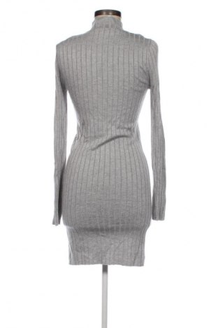 Kleid Stradivarius, Größe S, Farbe Grau, Preis € 5,99