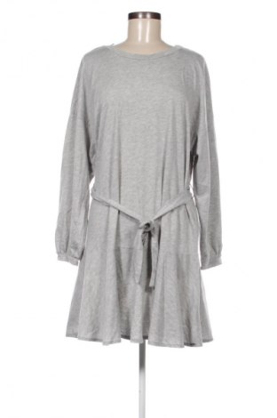 Kleid Toi & Moi, Größe M, Farbe Grau, Preis 16,49 €