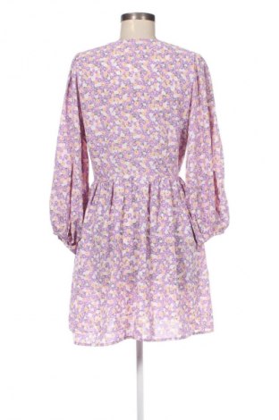 Kleid Vera & Lucy, Größe M, Farbe Mehrfarbig, Preis 20,29 €