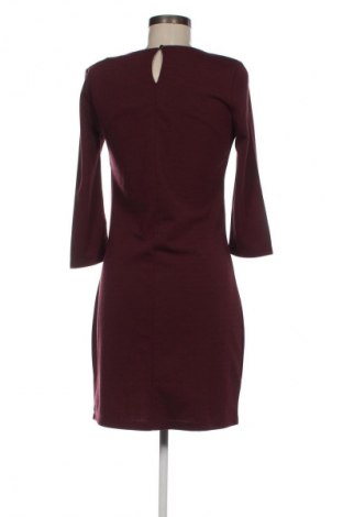 Kleid WE, Größe M, Farbe Rot, Preis € 15,99