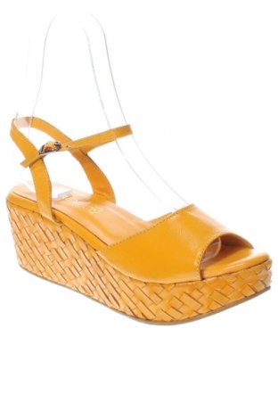 Sandalen Azarey, Größe 39, Farbe Gelb, Preis 48,49 €