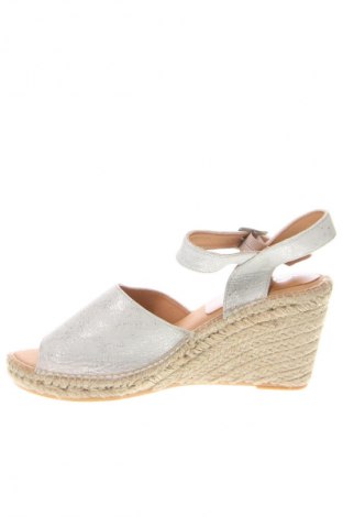 Sandalen Kanna, Größe 42, Farbe Silber, Preis 19,49 €