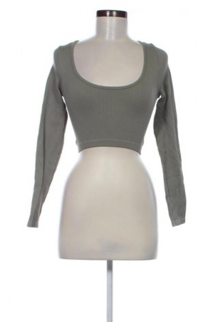 Damen Shirt Stradivarius, Größe S, Farbe Grün, Preis 10,00 €