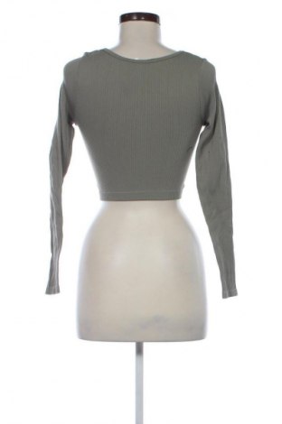 Damen Shirt Stradivarius, Größe S, Farbe Grün, Preis 10,00 €