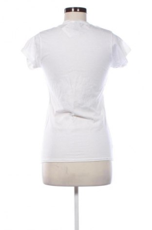 Γυναικείο t-shirt Gildan, Μέγεθος M, Χρώμα Λευκό, Τιμή 8,70 €