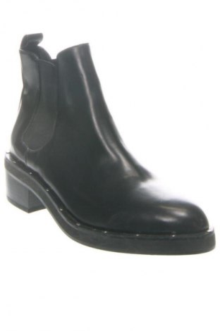 Botine de damă Bershka, Mărime 38, Culoare Negru, Preț 126,00 Lei