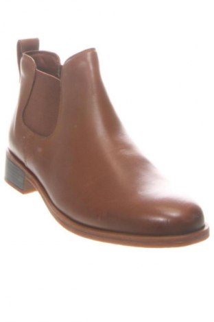 Damskie botki Clarks, Rozmiar 38, Kolor Brązowy, Cena 869,99 zł