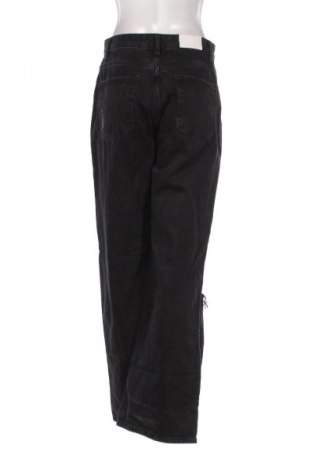 Damskie jeansy Bershka, Rozmiar M, Kolor Czarny, Cena 66,39 zł