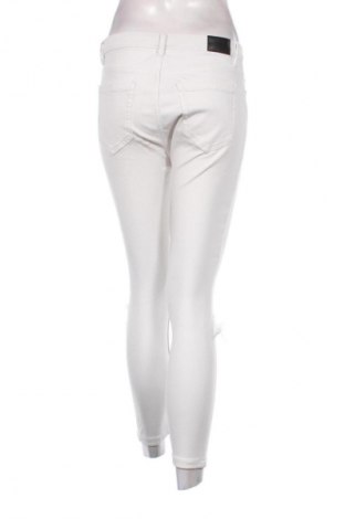 Damen Jeans Bershka, Größe M, Farbe Weiß, Preis € 14,83