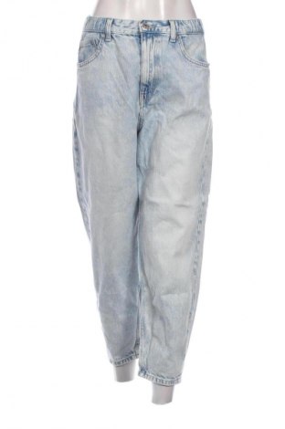 Γυναικείο Τζίν Bershka, Μέγεθος M, Χρώμα Μπλέ, Τιμή 14,77 €