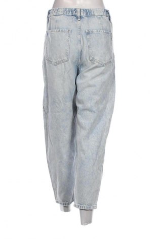 Γυναικείο Τζίν Bershka, Μέγεθος M, Χρώμα Μπλέ, Τιμή 14,77 €