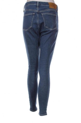Damskie jeansy Calvin Klein, Rozmiar M, Kolor Niebieski, Cena 549,99 zł