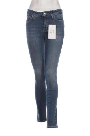 Дамски дънки Calvin Klein Jeans, Размер M, Цвят Син, Цена 159,99 лв.