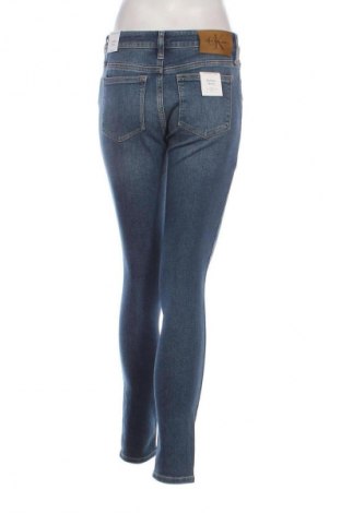 Дамски дънки Calvin Klein Jeans, Размер M, Цвят Син, Цена 159,99 лв.