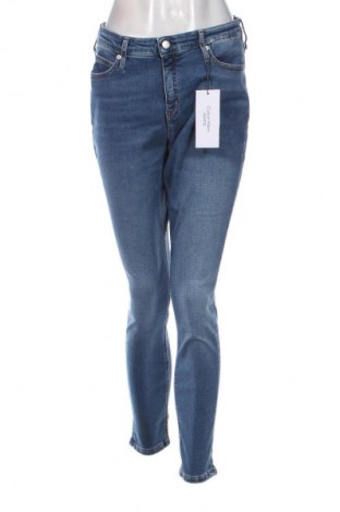 Дамски дънки Calvin Klein Jeans, Размер XL, Цвят Син, Цена 169,99 лв.