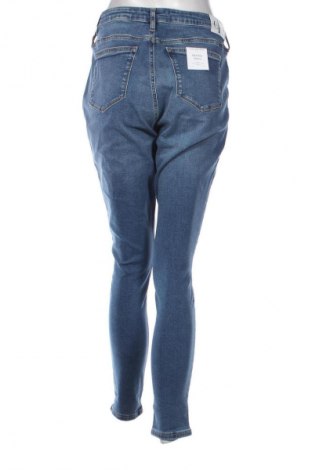 Дамски дънки Calvin Klein Jeans, Размер XL, Цвят Син, Цена 169,99 лв.