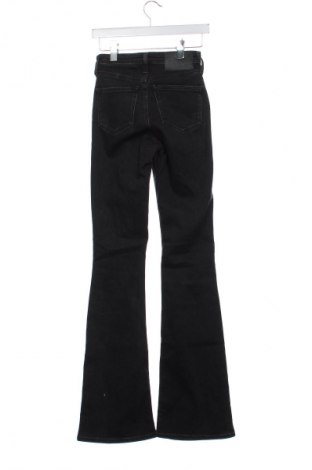 Дамски дънки Calvin Klein Jeans, Размер XS, Цвят Черен, Цена 167,99 лв.
