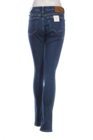 Дамски дънки Calvin Klein Jeans, Размер L, Цвят Син, Цена 169,99 лв.