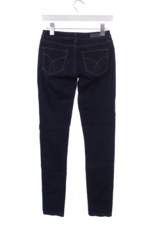 Дамски дънки Calvin Klein Jeans, Размер XS, Цвят Син, Цена 68,00 лв.