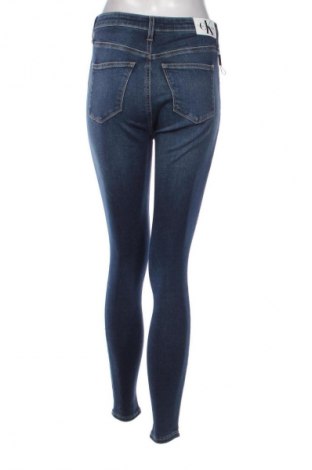 Дамски дънки Calvin Klein Jeans, Размер S, Цвят Син, Цена 169,99 лв.