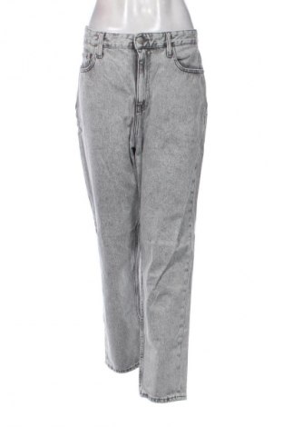Damskie jeansy Calvin Klein Jeans, Rozmiar L, Kolor Szary, Cena 659,99 zł