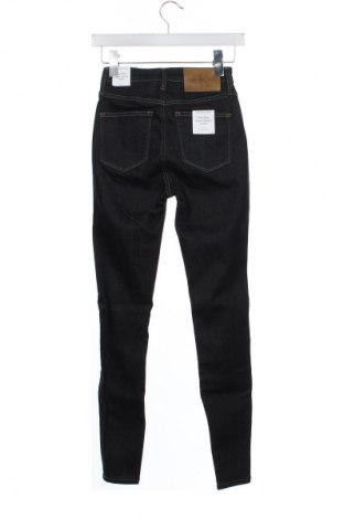 Дамски дънки Calvin Klein Jeans, Размер XS, Цвят Черен, Цена 204,99 лв.