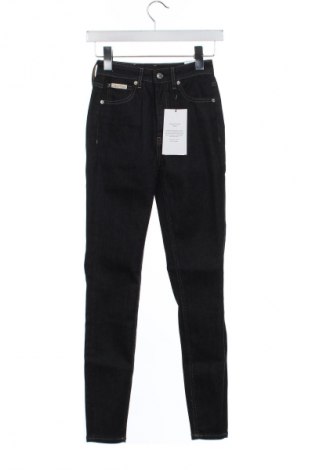 Дамски дънки Calvin Klein Jeans, Размер XS, Цвят Син, Цена 204,99 лв.
