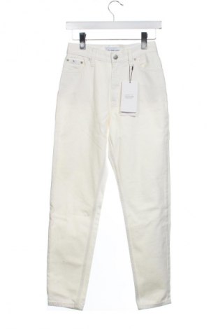 Дамски дънки Calvin Klein Jeans, Размер XS, Цвят Бял, Цена 112,99 лв.