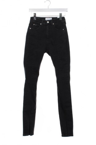 Дамски дънки Calvin Klein Jeans, Размер XS, Цвят Черен, Цена 204,99 лв.