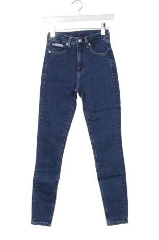 Дамски дънки Calvin Klein Jeans, Размер XXS, Цвят Син, Цена 98,99 лв.