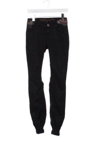 Dámske džínsy  Desigual, Veľkosť S, Farba Čierna, Cena  38,00 €