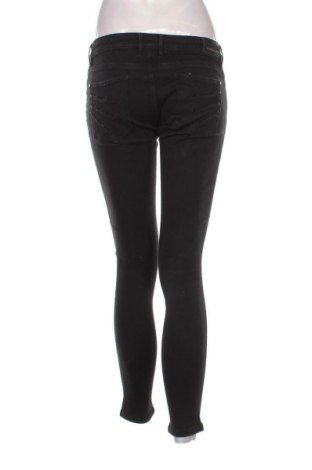 Blugi de femei Guess, Mărime L, Culoare Negru, Preț 535,00 Lei