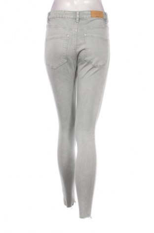 Blugi de femei Stradivarius, Mărime M, Culoare Gri, Preț 76,32 Lei