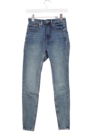 Damskie jeansy Stradivarius, Rozmiar XS, Kolor Niebieski, Cena 66,67 zł