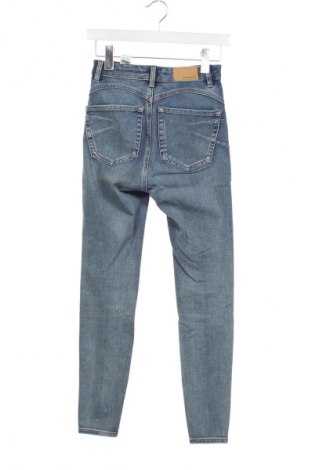 Damskie jeansy Stradivarius, Rozmiar XS, Kolor Niebieski, Cena 66,67 zł