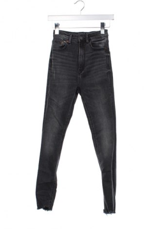 Női farmernadrág Stradivarius, Méret XS, Szín Fekete, Ár 5 865 Ft