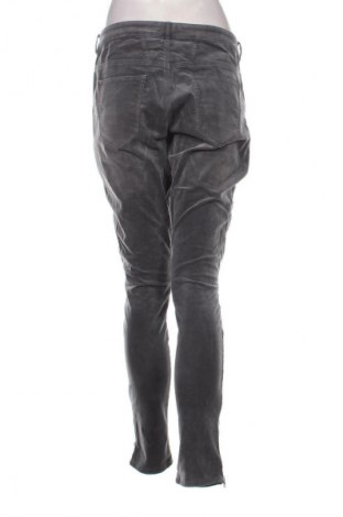 Дамски джинси Esprit, Размер L, Цвят Сив, Цена 48,99 лв.