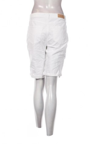 Damen Shorts Amisu, Größe M, Farbe Weiß, Preis € 10,99