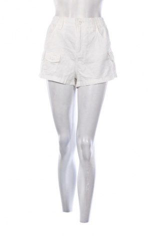 Damen Shorts Bershka, Größe S, Farbe Weiß, Preis 10,00 €