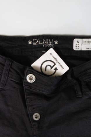 Γυναικείο κοντό παντελόνι Denim 1982, Μέγεθος L, Χρώμα Μαύρο, Τιμή 11,99 €