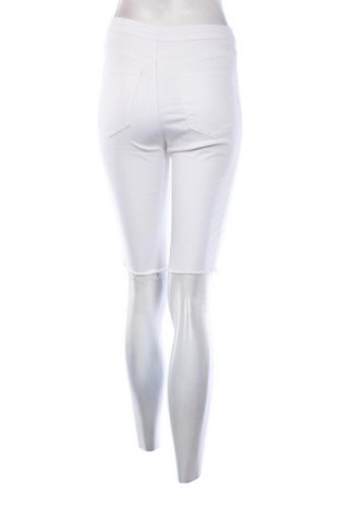 Pantaloni scurți de femei Stradivarius, Mărime S, Culoare Alb, Preț 50,00 Lei