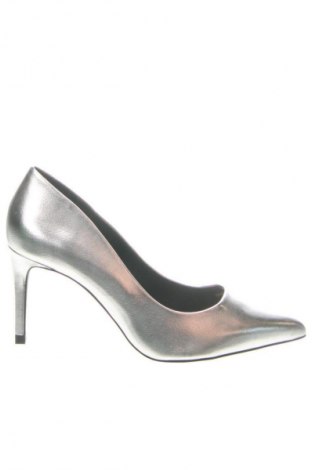 Dámske topánky  Zara Trafaluc, Veľkosť 37, Farba Strieborná, Cena  37,42 €