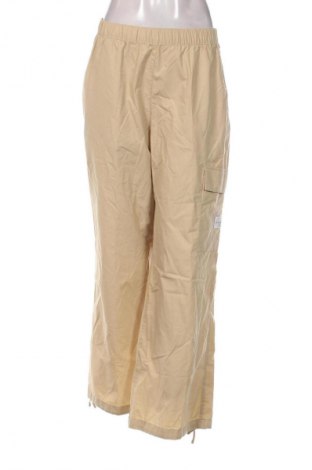 Női nadrág Calvin Klein Jeans, Méret M, Szín Bézs, Ár 44 929 Ft