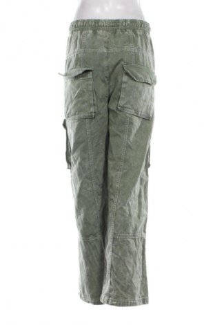 Damenhose Pretty Little Thing, Größe M, Farbe Grün, Preis € 20,99